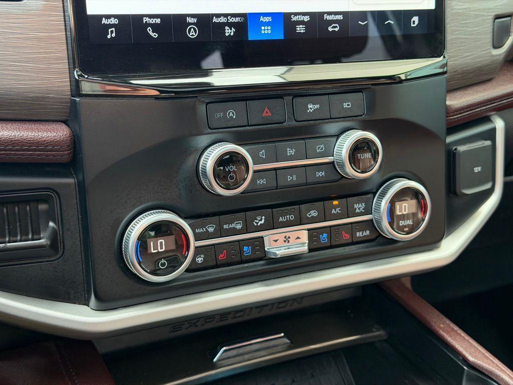 used 2024 Ford Expedition car, priced at $45,479