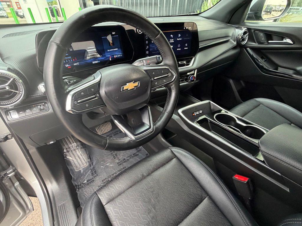 used 2025 Chevrolet Equinox car, priced at $26,979