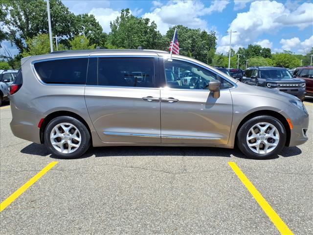 used 2017 Chrysler Pacifica car