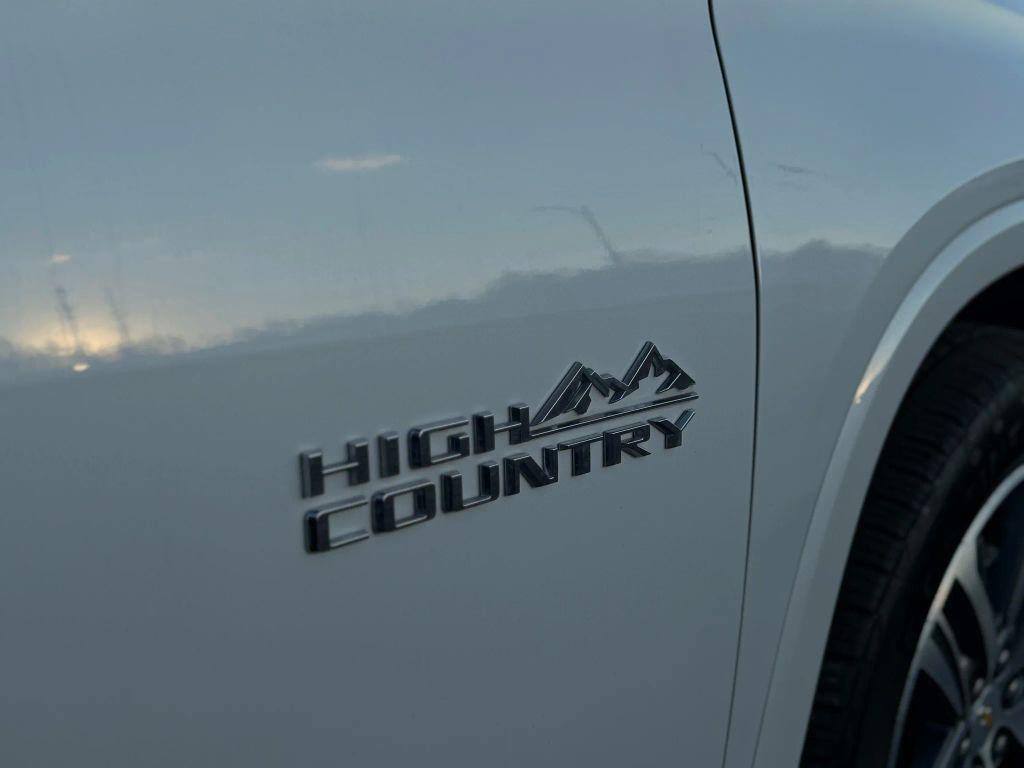 used 2023 Chevrolet Traverse car, priced at $31,999