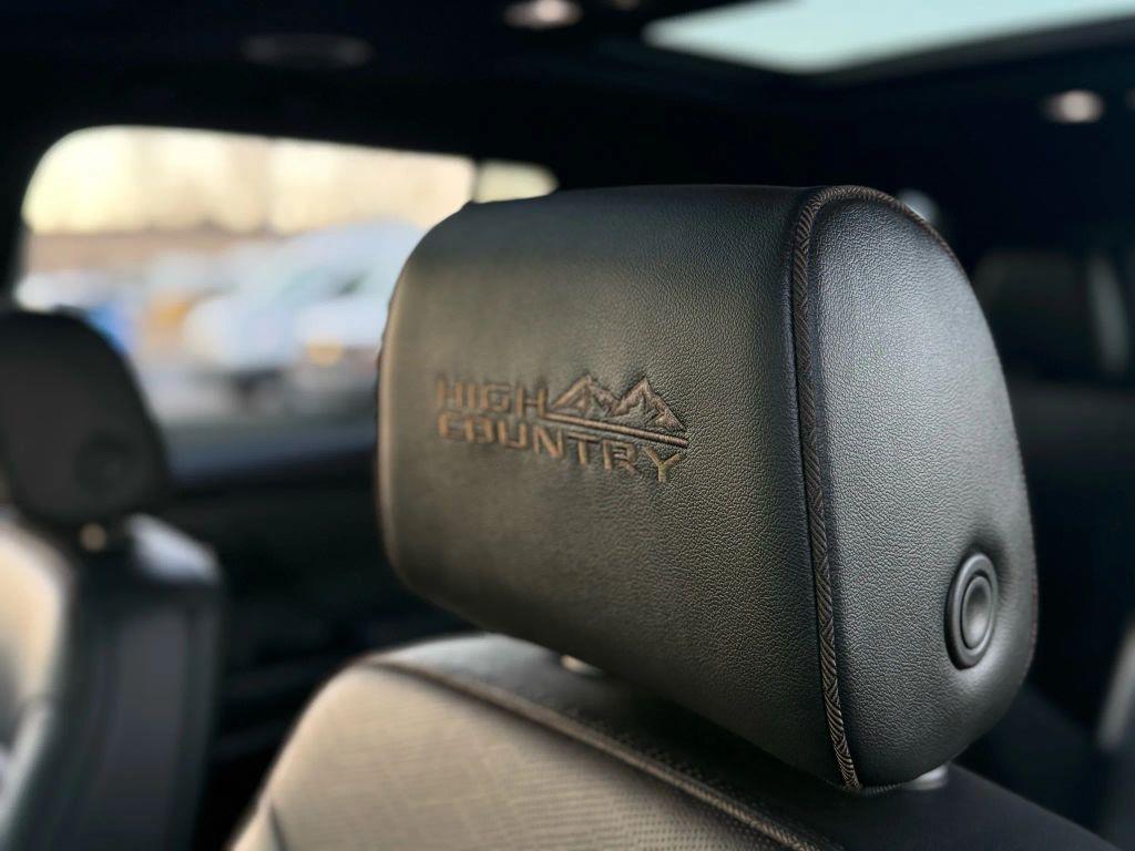 used 2023 Chevrolet Traverse car, priced at $31,999