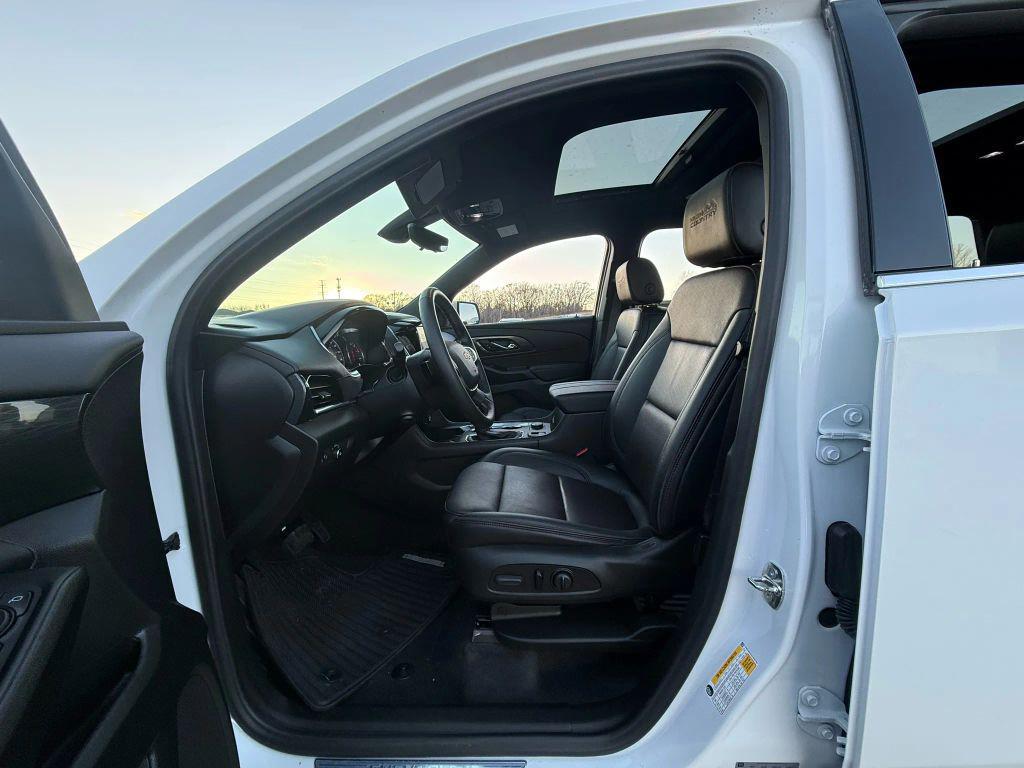 used 2023 Chevrolet Traverse car, priced at $31,999
