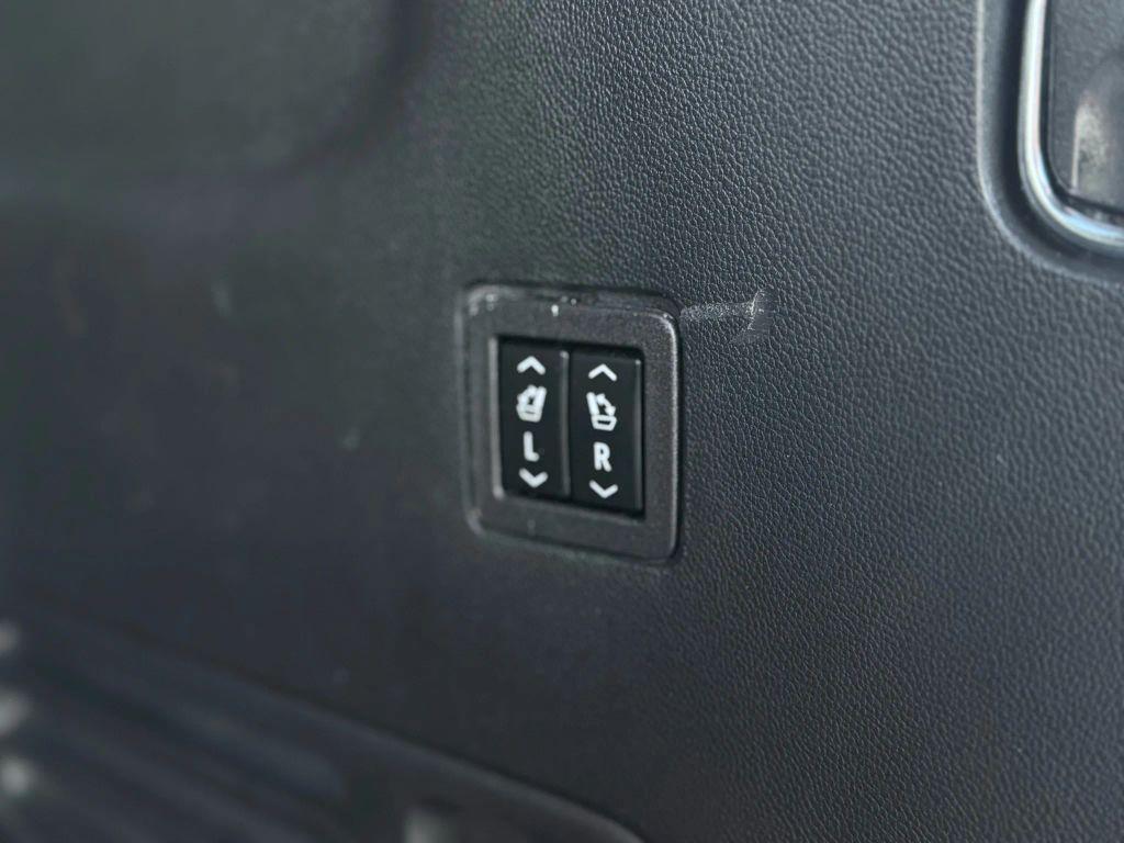 used 2023 Chevrolet Traverse car, priced at $31,999