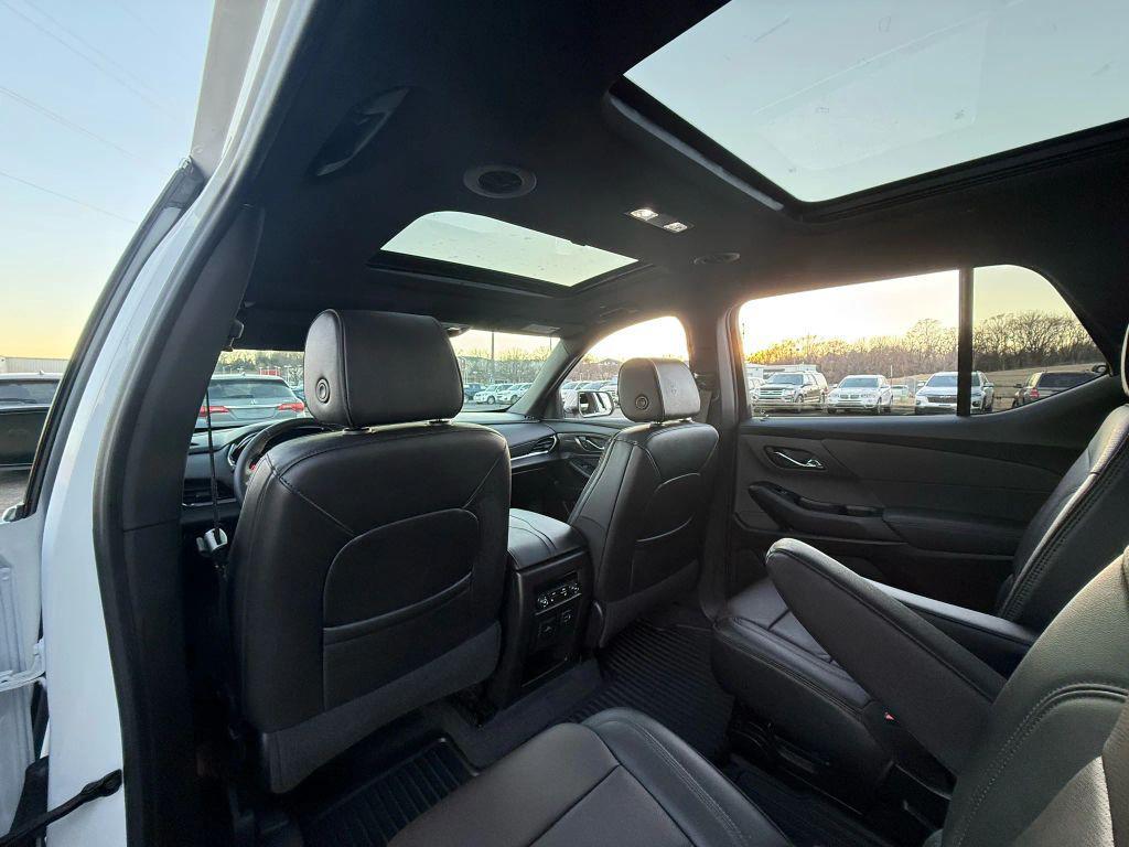 used 2023 Chevrolet Traverse car, priced at $31,999