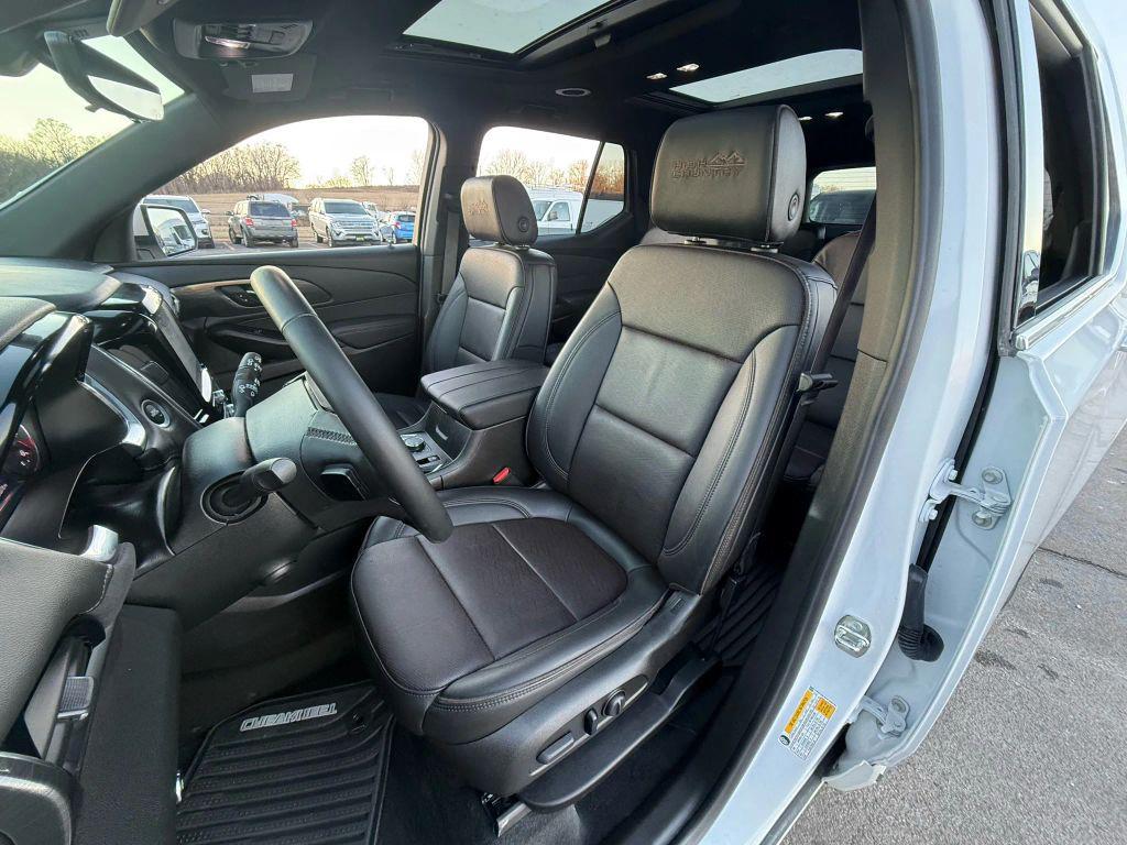 used 2023 Chevrolet Traverse car, priced at $31,999