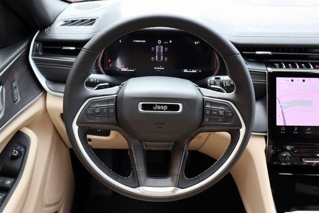 new 2025 Jeep Grand Cherokee car, priced at $39,800