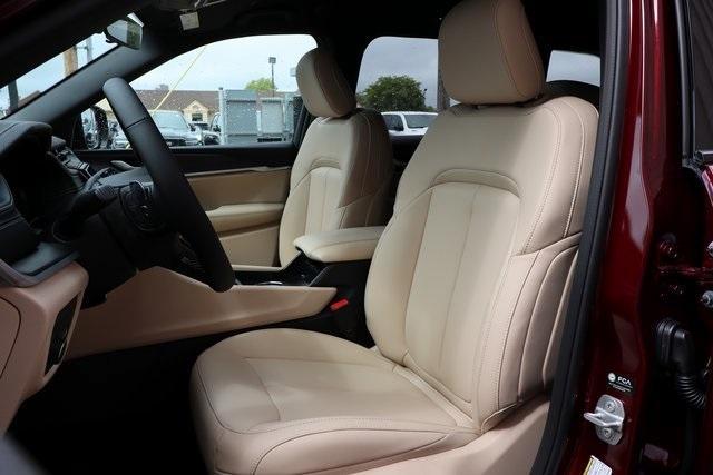 new 2025 Jeep Grand Cherokee car, priced at $39,800