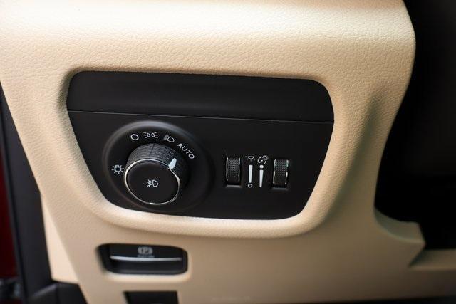 new 2025 Jeep Grand Cherokee car, priced at $39,800