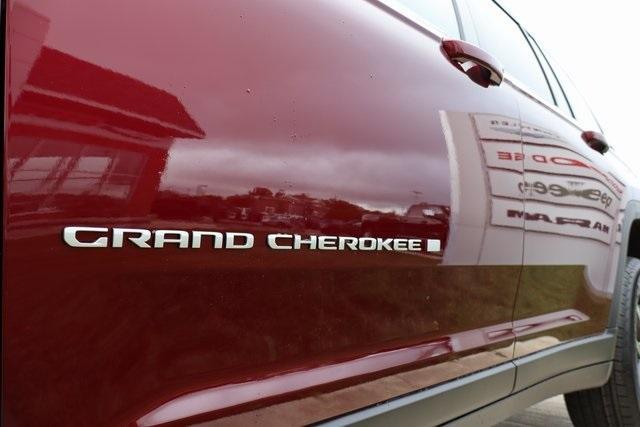 new 2025 Jeep Grand Cherokee car, priced at $39,800