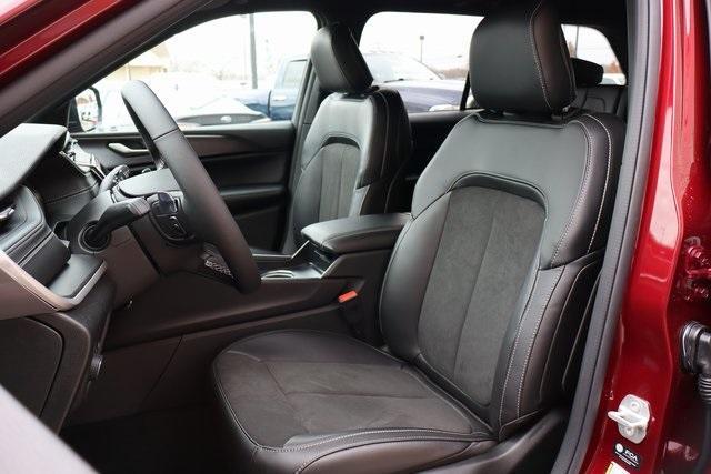 new 2025 Jeep Grand Cherokee car, priced at $43,302