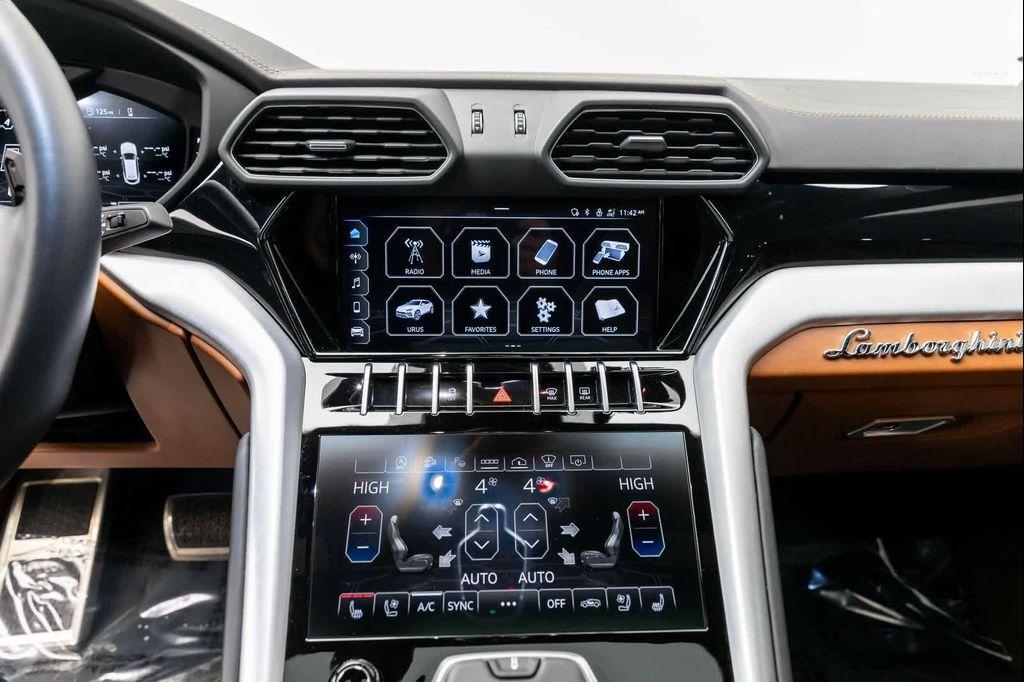 used 2022 Lamborghini Urus car, priced at $217,999