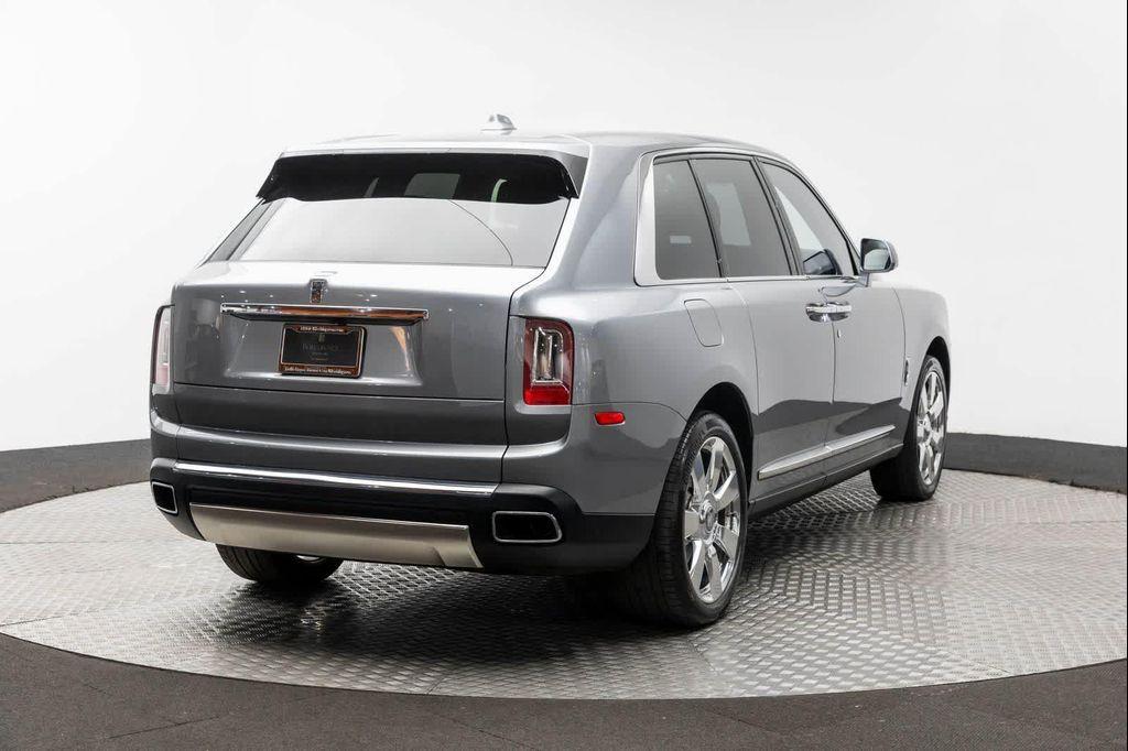 used 2022 Rolls-Royce Cullinan car, priced at $294,000