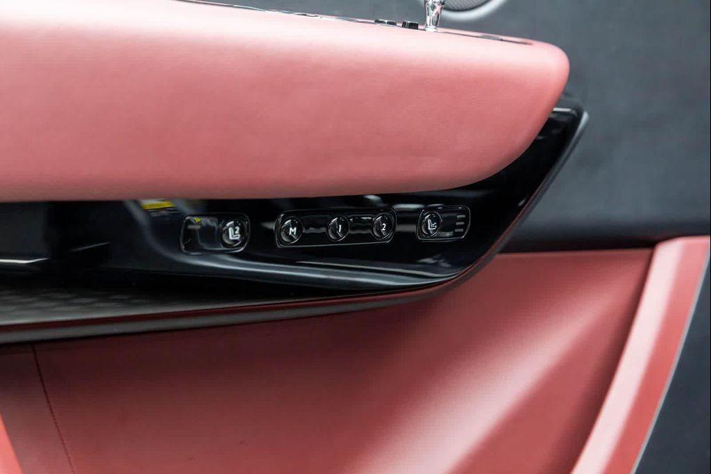 used 2022 Rolls-Royce Cullinan car, priced at $294,000