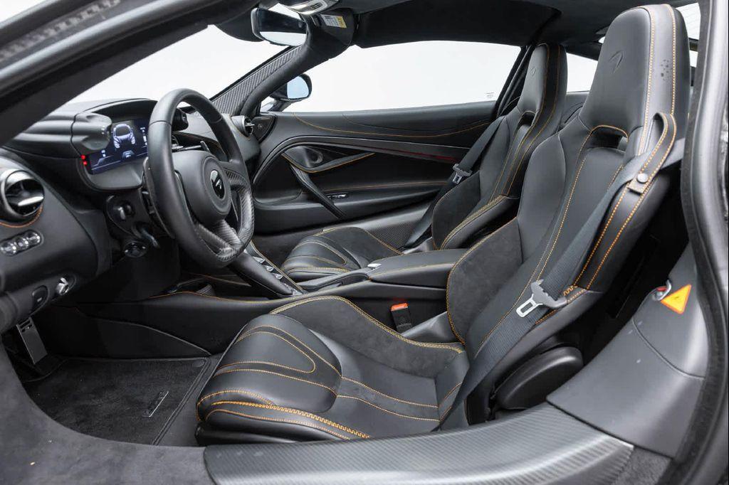 McLaren 750S view 9