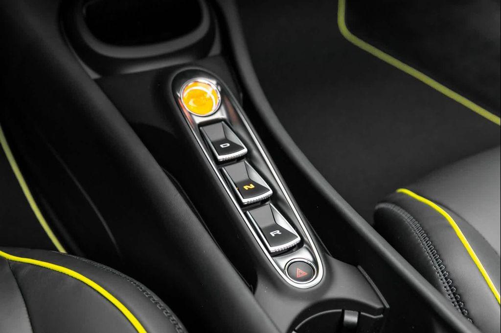2025 Green McLaren Artura