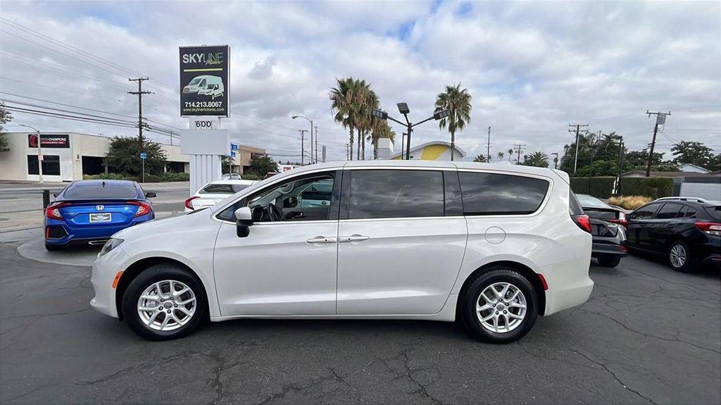 used 2017 Chrysler Pacifica car, priced at $13,788