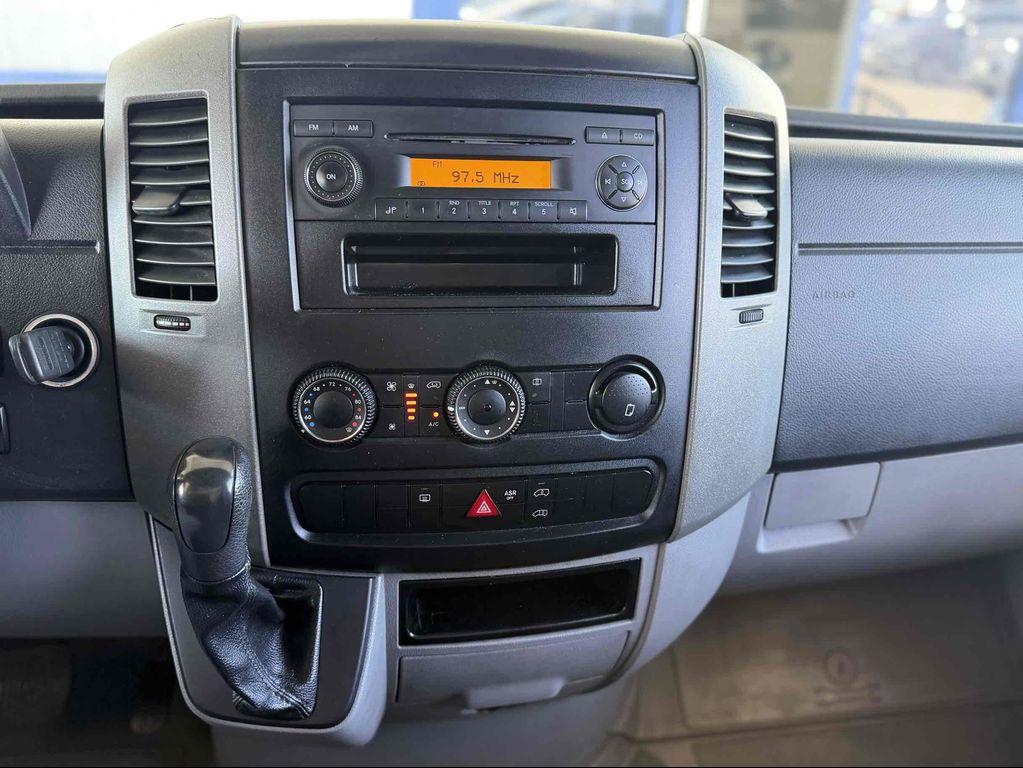 Mercedes-Benz Sprinter view 19