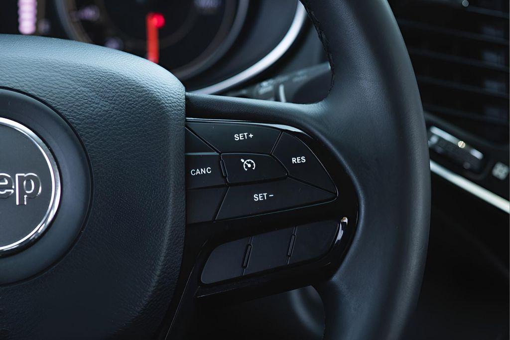 used 2019 Jeep Cherokee car, priced at $12,995