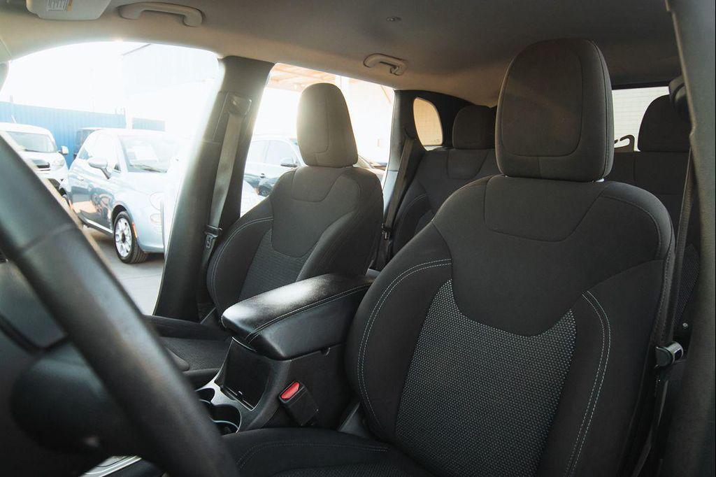 used 2019 Jeep Cherokee car, priced at $10,495