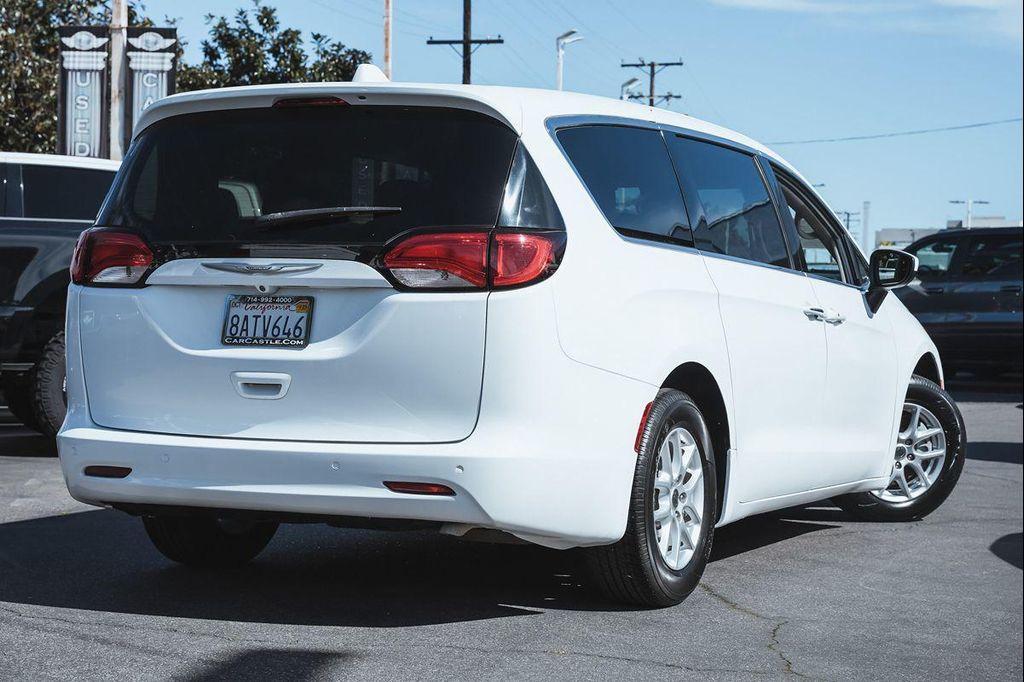 used 2017 Chrysler Pacifica car