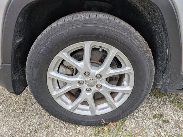 used 2018 Jeep Cherokee car, priced at $15,484