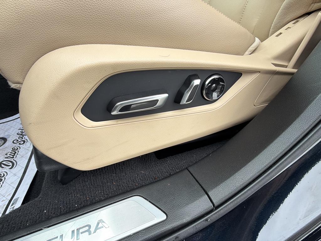 used 2024 Acura RDX car, priced at $35,981