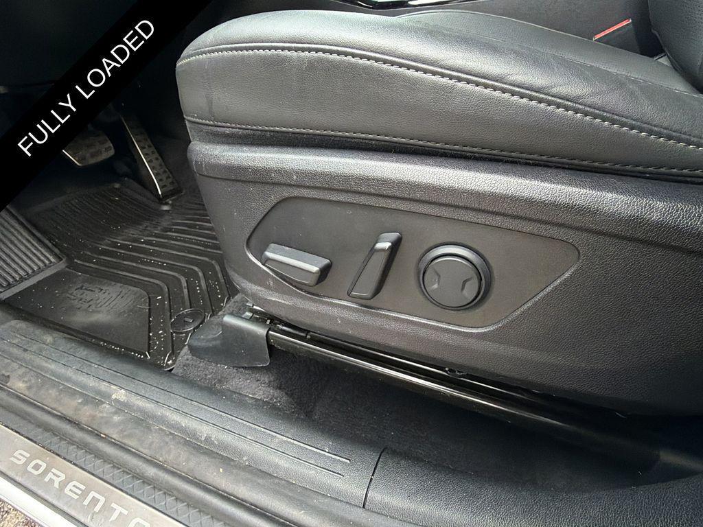 used 2024 Kia Sorento car, priced at $35,273