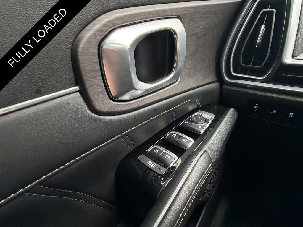 used 2024 Kia Sorento car, priced at $35,273