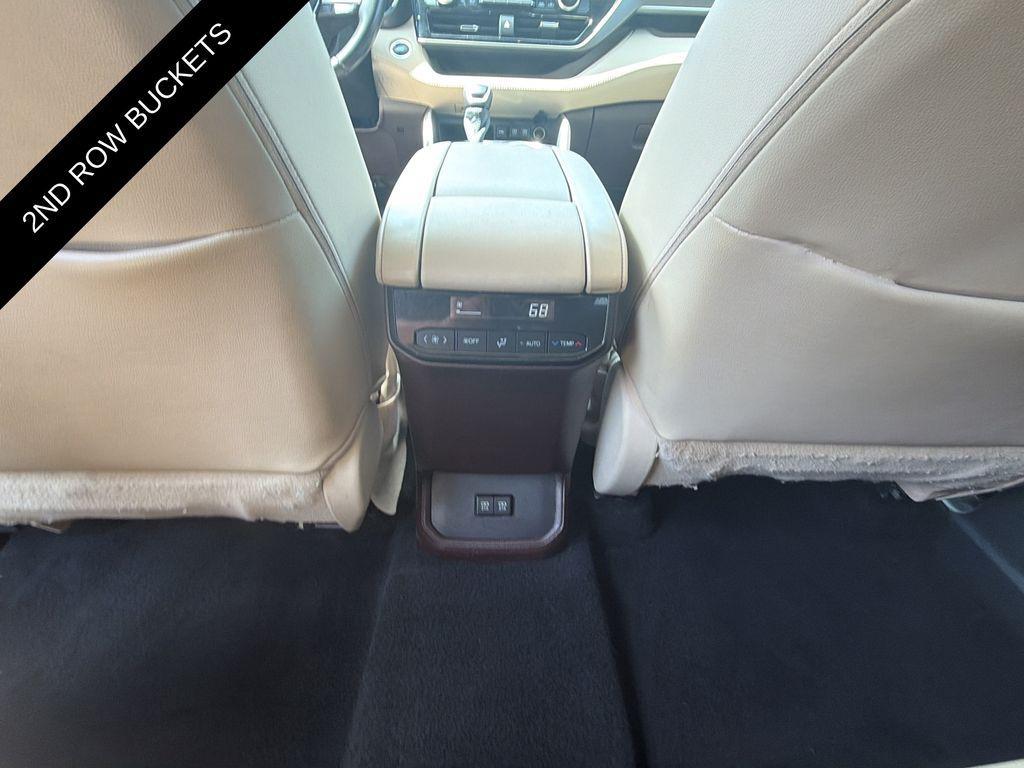 used 2020 Toyota Highlander car, priced at $29,789