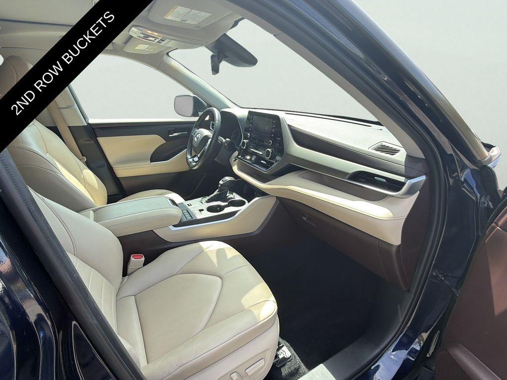 used 2020 Toyota Highlander car, priced at $29,789