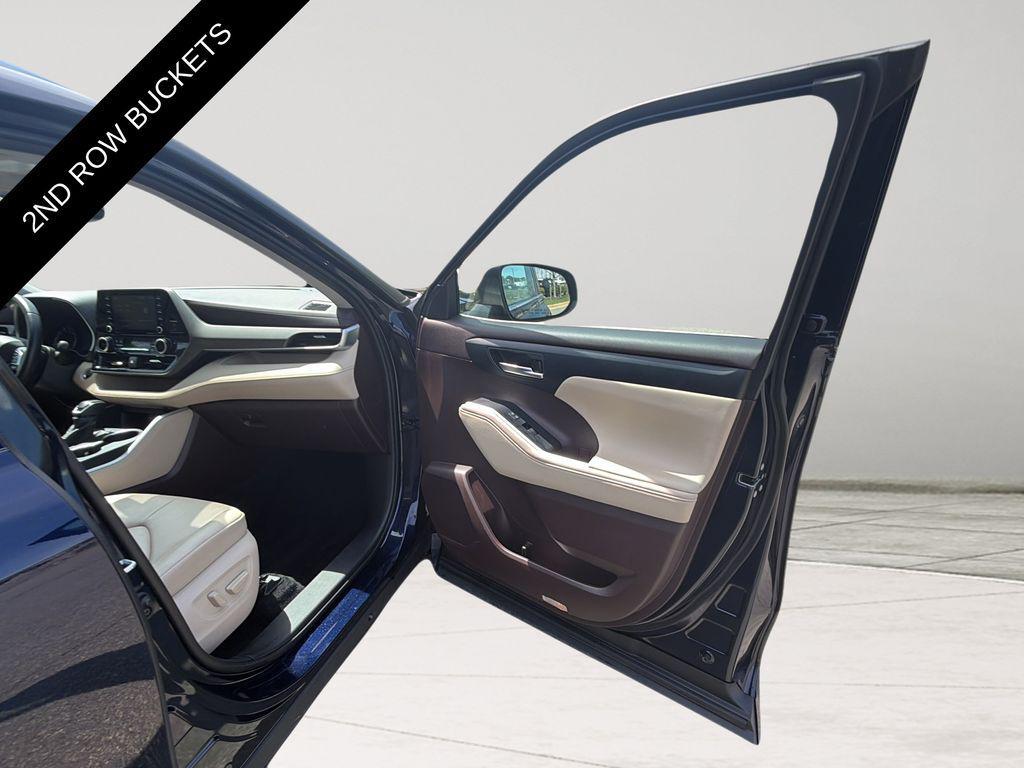 used 2020 Toyota Highlander car, priced at $29,789