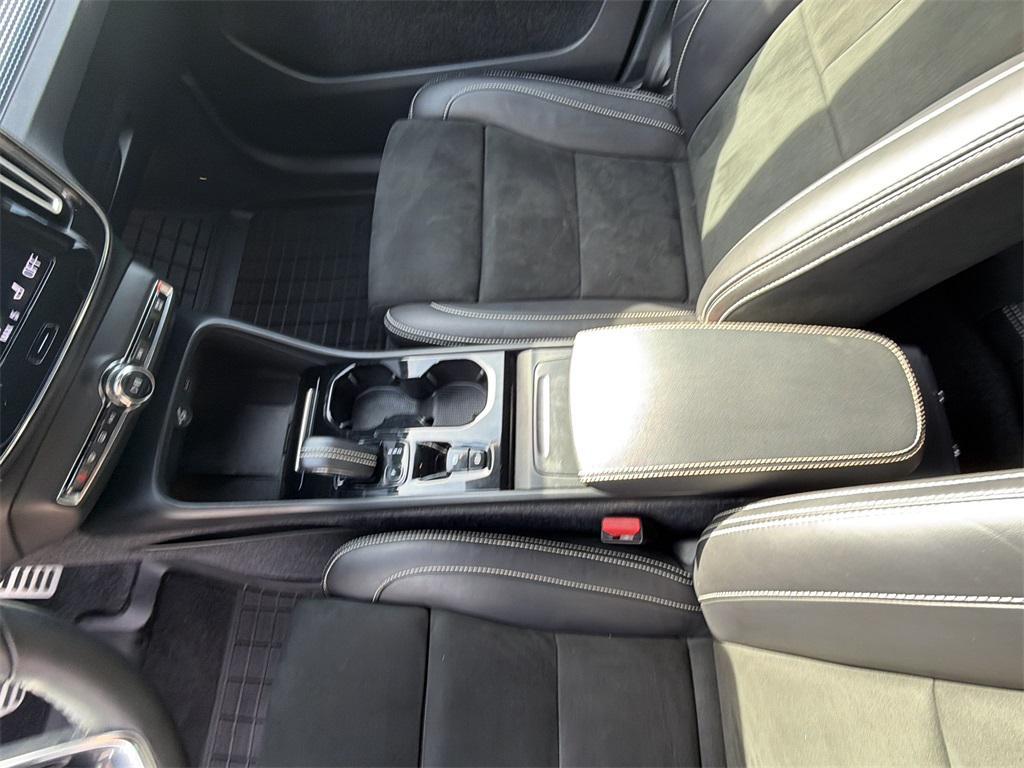used 2022 Volvo XC40 car, priced at $23,975