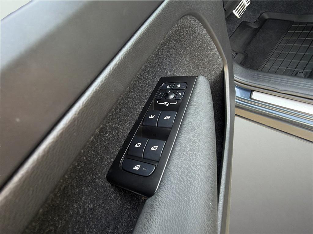 used 2022 Volvo XC40 car, priced at $23,975