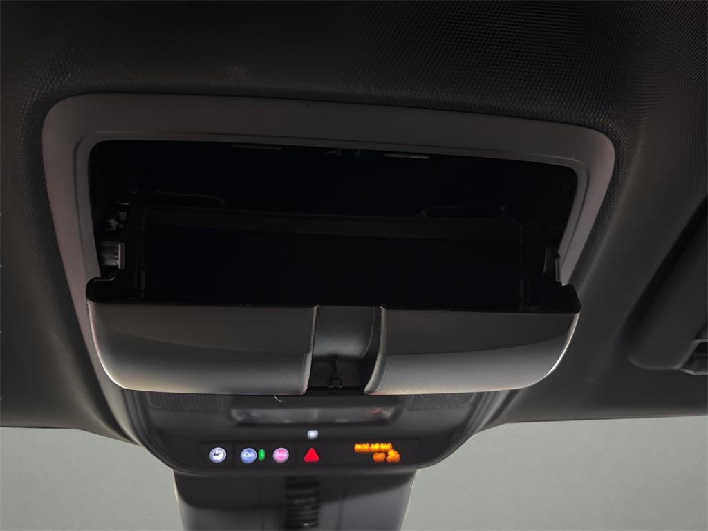 used 2025 Chevrolet Traverse car, priced at $35,988