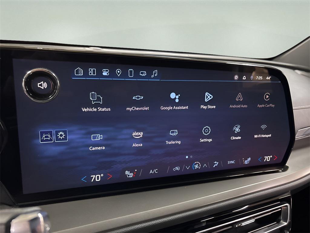 used 2025 Chevrolet Traverse car, priced at $35,988