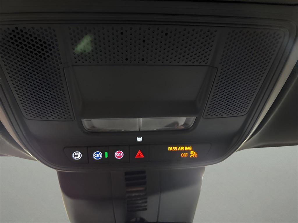 used 2025 Chevrolet Traverse car, priced at $35,988