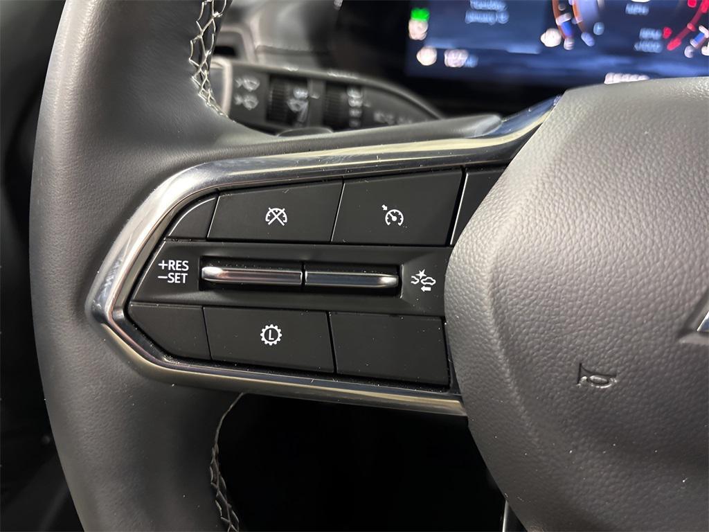 used 2025 Chevrolet Traverse car, priced at $35,988