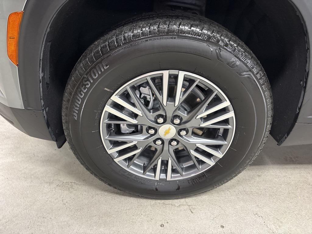 used 2025 Chevrolet Traverse car, priced at $35,988