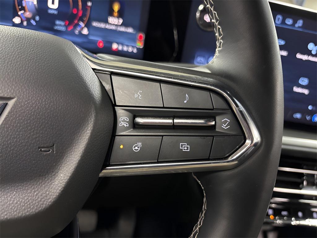 used 2025 Chevrolet Traverse car, priced at $35,988