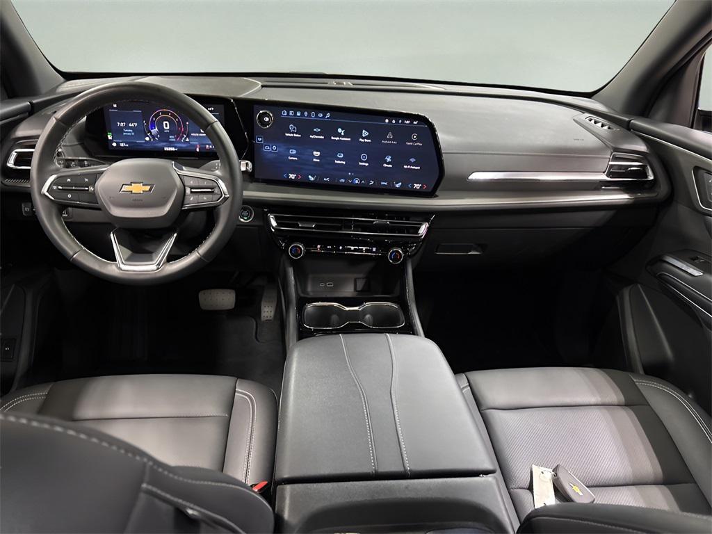 used 2025 Chevrolet Traverse car, priced at $35,988