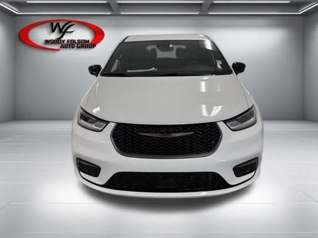 new 2026 Chrysler Pacifica car, priced at $43,747