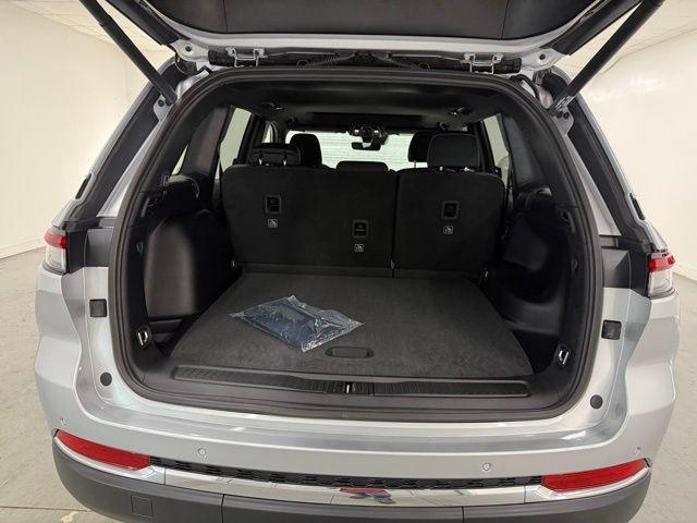 new 2025 Jeep Grand Cherokee car, priced at $38,567