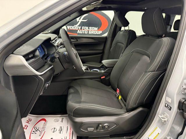 new 2025 Jeep Grand Cherokee car, priced at $38,567