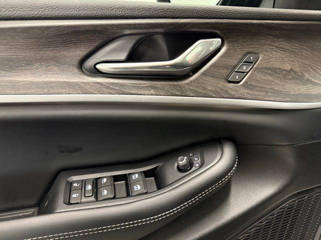 new 2025 Jeep Grand Cherokee L car, priced at $52,877