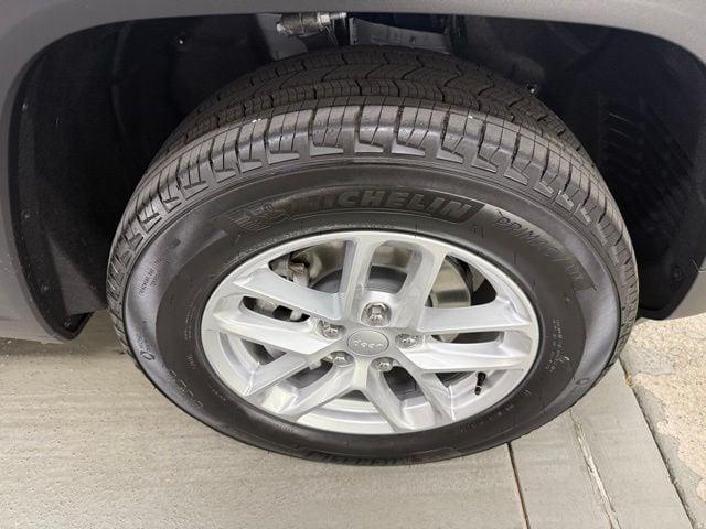 new 2025 Jeep Grand Cherokee car, priced at $38,887