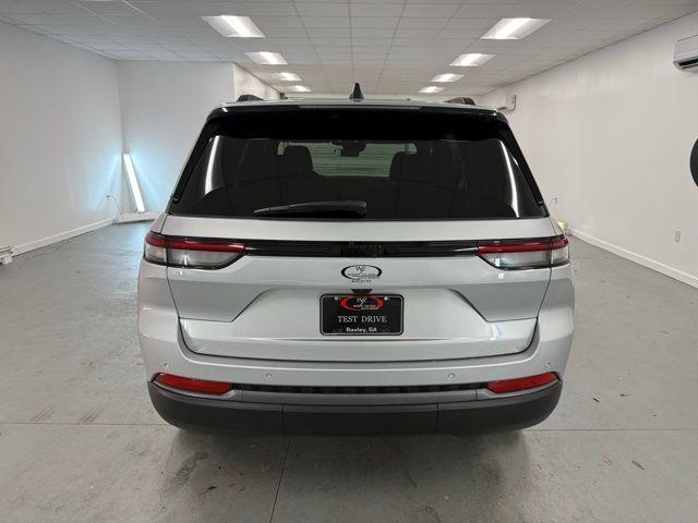 new 2026 Jeep Grand Cherokee car, priced at $45,757