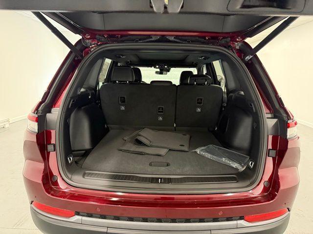 new 2026 Jeep Grand Cherokee car, priced at $47,954