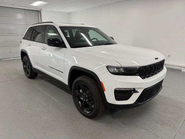 new 2025 Jeep Grand Cherokee car, priced at $50,051