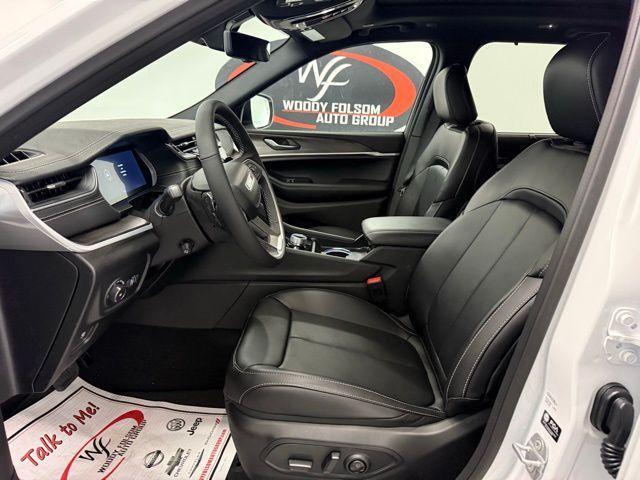 new 2025 Jeep Grand Cherokee car, priced at $50,051