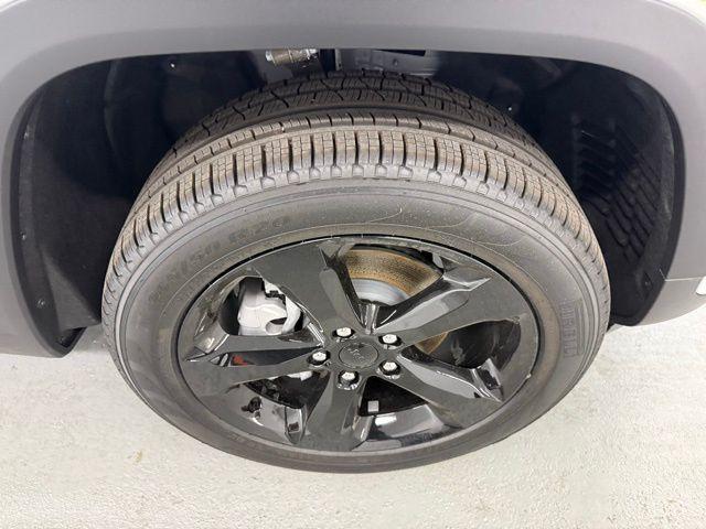 new 2025 Jeep Grand Cherokee car, priced at $50,051